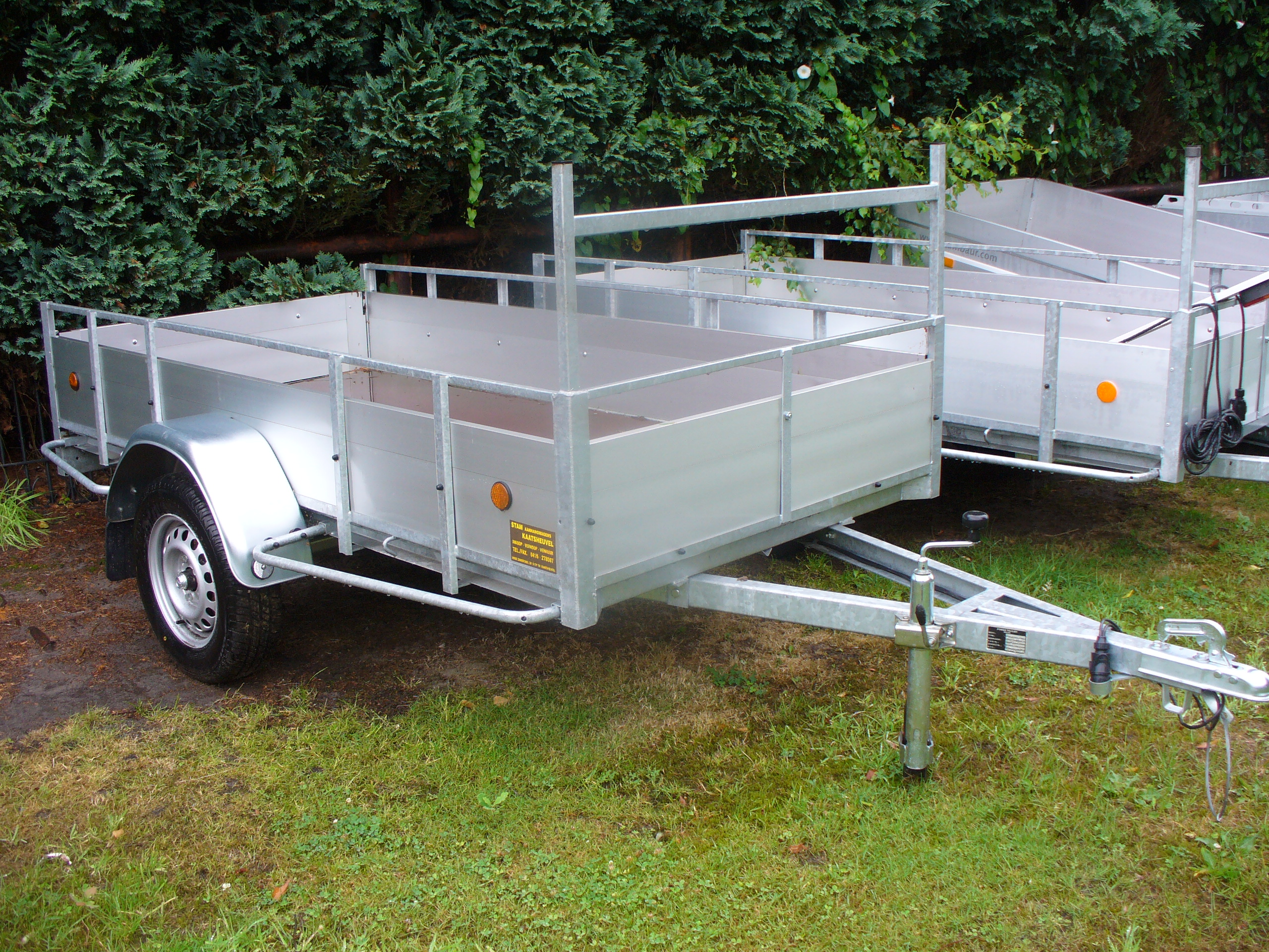 Powertrailer bakwagen enkelasser ongeremd aluminium borden