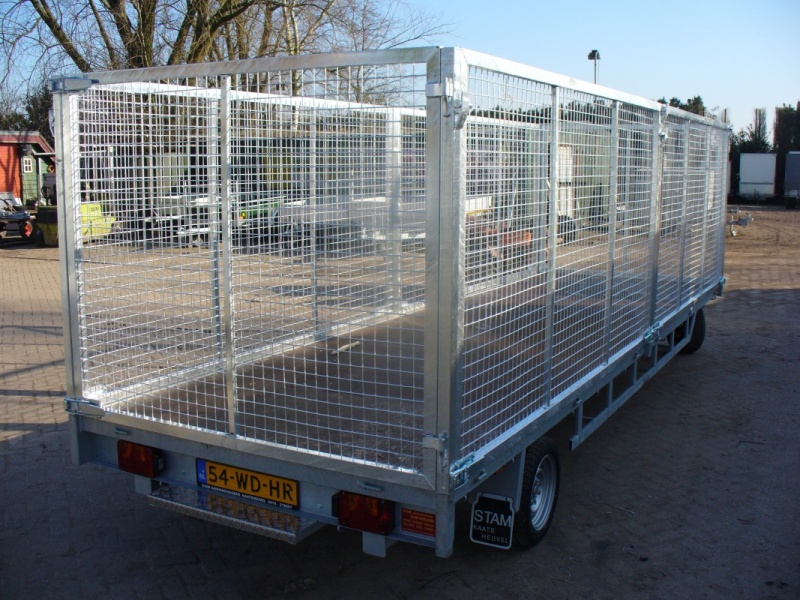 schamelwagen met gaas opbouw